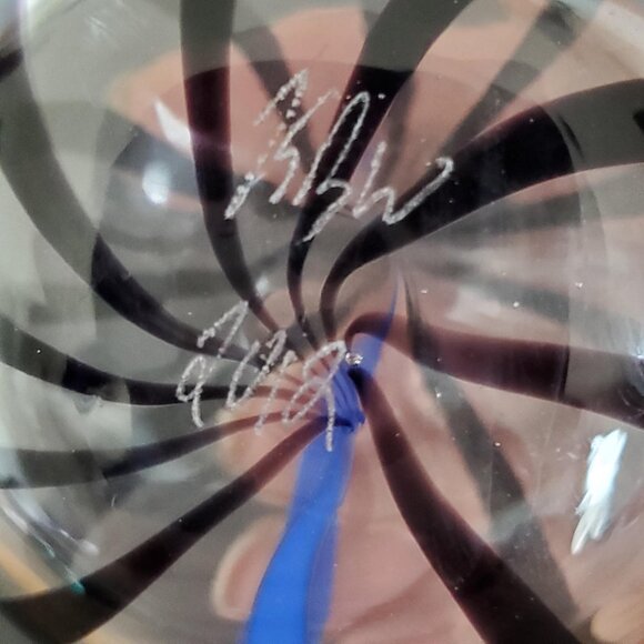 Hand Blown Art Glass Garlic Bulb Shaped Object Signed KBW - Picture 5 of 7